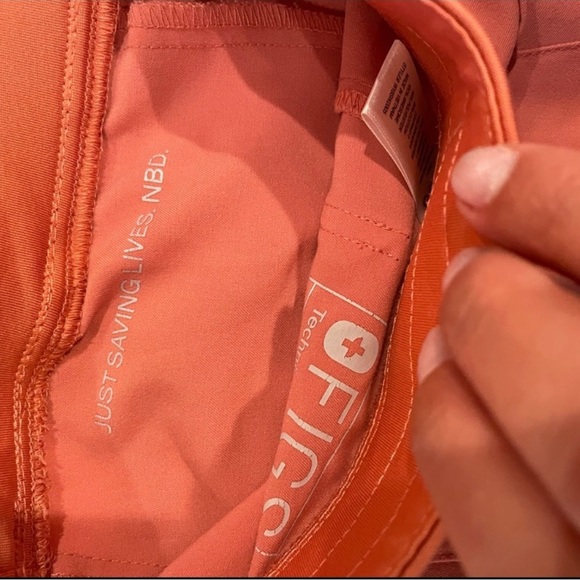 XXS Coral Figs Scrub Set: Zamora joggers & Casma top - Picture 12 of 15